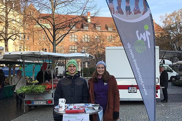 Jugendwerk Karlsruhe Gutenbergmarkt Stand auf dem Marktplatz Jugendwerk